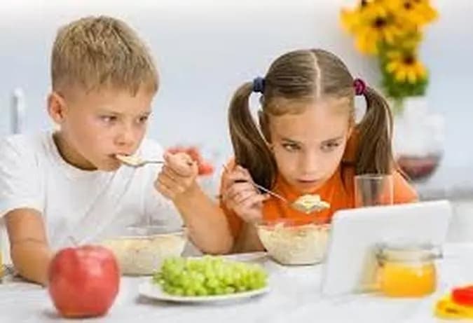 Childrens Mealtime