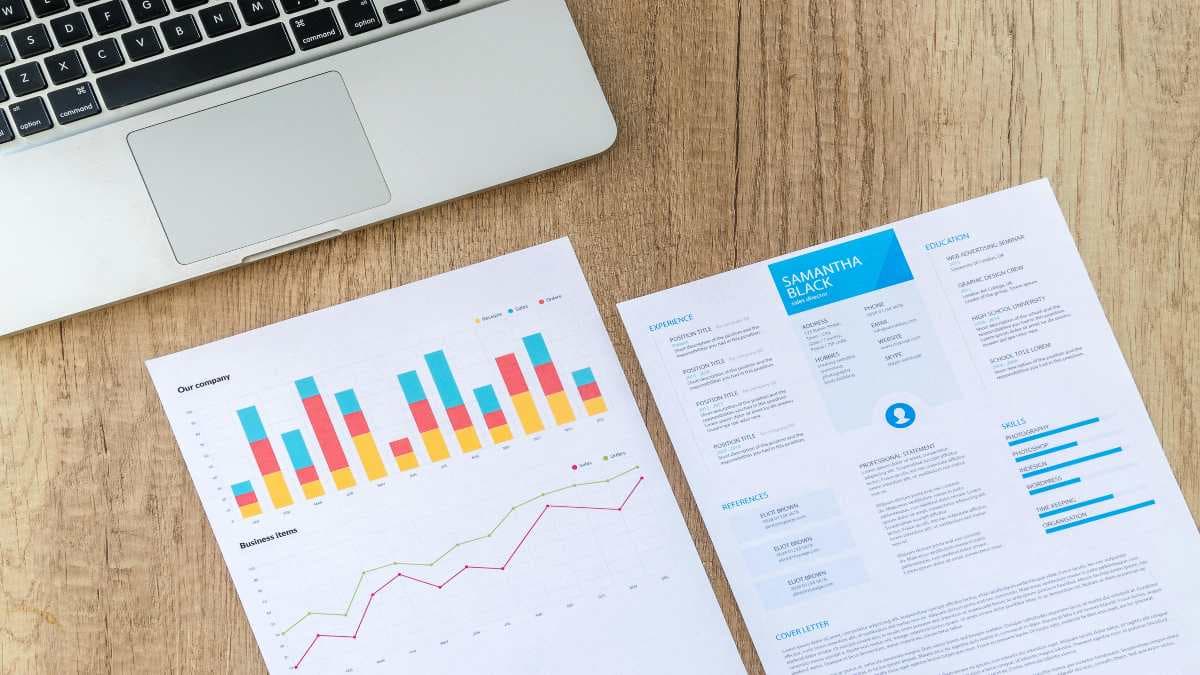 Career in Finance: A Close Look into the World of Money Control