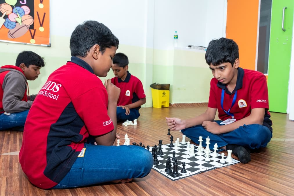 " kids learning chess"